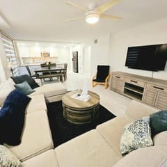 Stylish beach condo 2 bed 2 bath panoramic balcony