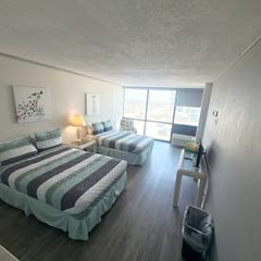 Oceanview Studio w/kitchenette, pool, tiki bar