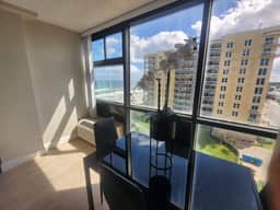 Elegant Daytona Beachview Studio, pool, tiki bar - Image 2