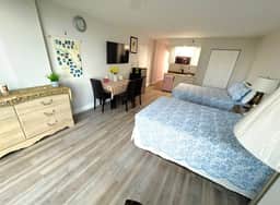 Oceanview Deluxe Studio w/pool & kitchenette - Image 2