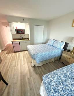 Oceanview Deluxe Studio w/pool & kitchenette - Image 4