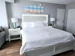 Spectacular New King Studio w/kitchenette, pool - Image 2
