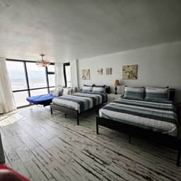 Oceanfront Studio 2 Queen beds kitchenette & pool - Image 2