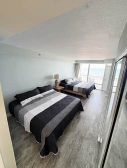 Updated 1 bedroom w/balcony, pool, hot tub - Image 5