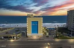 Oceanside Adjoining Studios w/pool & tiki bar - Image 4