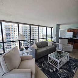 Penthouse Paradise ~ deluxe 2 bedroom 2 bathroom - Image 2