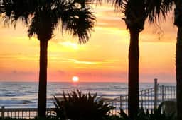 Upgrades galore oceanfront 1 bd - Image 2
