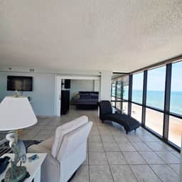 Penthouse Paradise ~ deluxe 2 bedroom 2 bathroom - Image 4