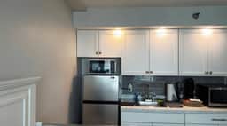 Coastal 2 queen Unit w/kitchenette, pool, tiki bar - Image 4