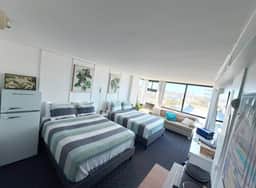 Oceanview cozy studio w/beachfront pool & tiki bar - Image 2