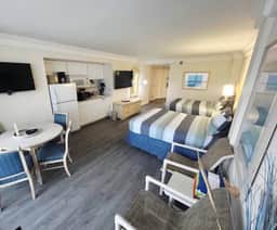 Surf N Sun spectacular oceanfront studio w/balcony - Image 3