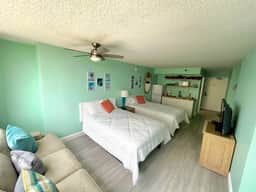 Beachy Oceanview Updated Studio w/pool & tiki bar - Image 2
