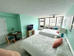 Beachy Oceanview Updated Studio w/pool & tiki bar - Image 4