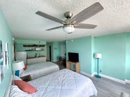Beachy Oceanview Updated Studio w/pool & tiki bar - Image 3