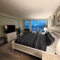 Newly updated king studio perfect for honeymooners - Image 4