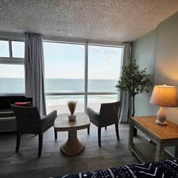 Newly updated king studio perfect for honeymooners - Image 2