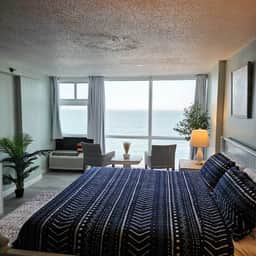 Newly updated king studio perfect for honeymooners - Image 5