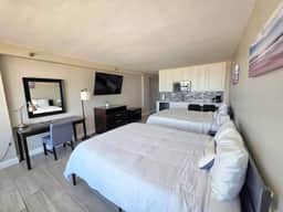 Oceanfront Studio 2 Queen beds kitchenette & pool - Image 2