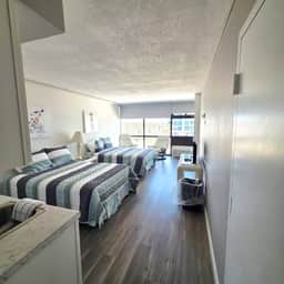 Oceanview Studio w/kitchenette, pool, tiki bar - Image 5