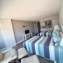 Oceanview Studio w/kitchenette, pool, tiki bar - Image 3