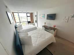 Daytona Oceanside Adjoin studios w/pool, Tiki Bar - Image 3