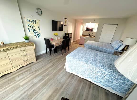 Oceanview Deluxe Studio w/pool & kitchenette - Image 2
