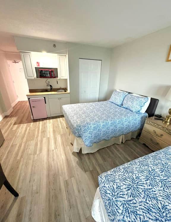 Oceanview Deluxe Studio w/pool & kitchenette - Image 4