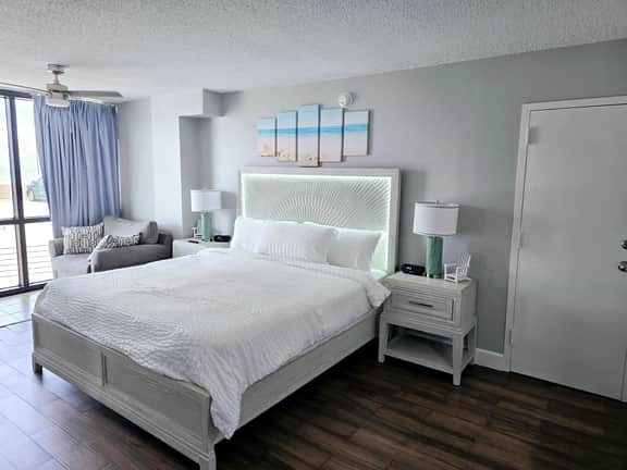 Spectacular New King Studio w/kitchenette, pool - Image 3