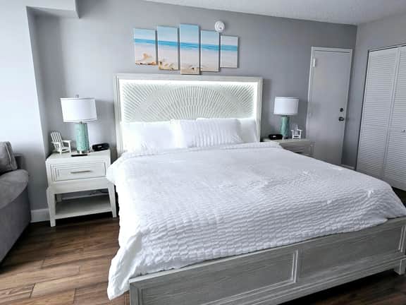 Spectacular New King Studio w/kitchenette, pool - Image 2
