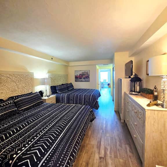 Direct Oceanfront 1 bedroom w/kitchen & balcony - Image 5