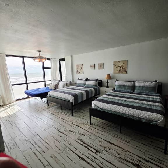 Oceanfront Studio 2 Queen beds kitchenette & pool - Image 2