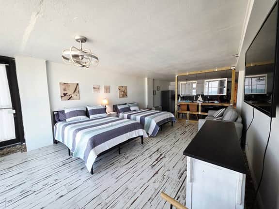 Oceanfront Studio 2 Queen beds kitchenette & pool - Image 4