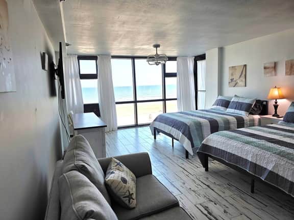 Oceanfront Studio 2 Queen beds kitchenette & pool - Image 3