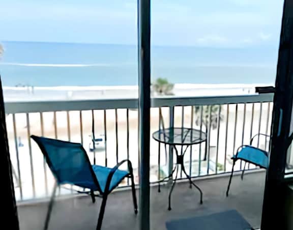 Daytona Beach Oasis Oceanfront balcony 1 bdrm - Image 2