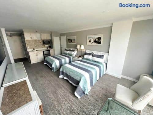 Daytona Beach Oceanview Studio w/kitchenette, pool - Image 4