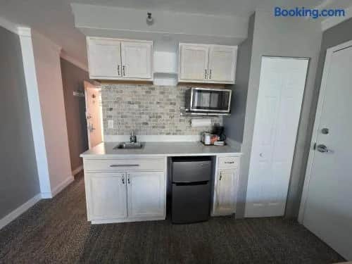 Daytona Beach Oceanview Studio w/kitchenette, pool - Image 2