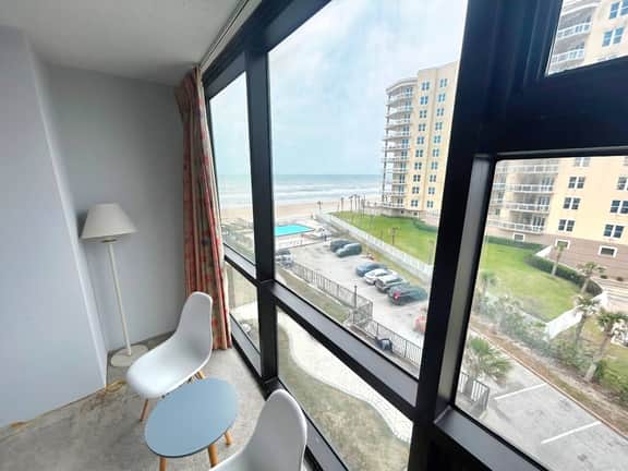 Charming Oceanview Studio w/pool - Image 2
