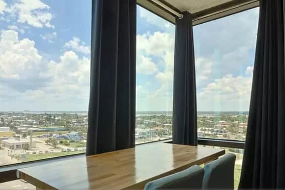 Top floor corner oceanview panoramic studio w/pool - Image 4