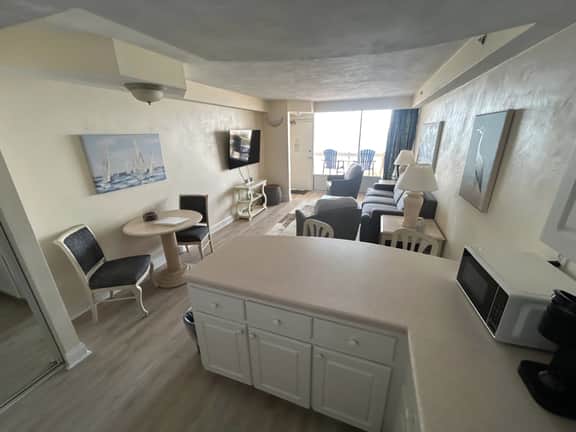 Spacious 1bdrm direct oceanfront w/private balcony - Image 2