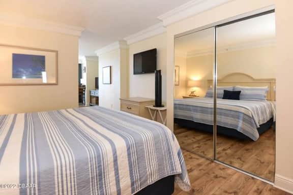 Gorgeous 1 bdrm Daytona Oceanfront balcony & kitch - Image 3