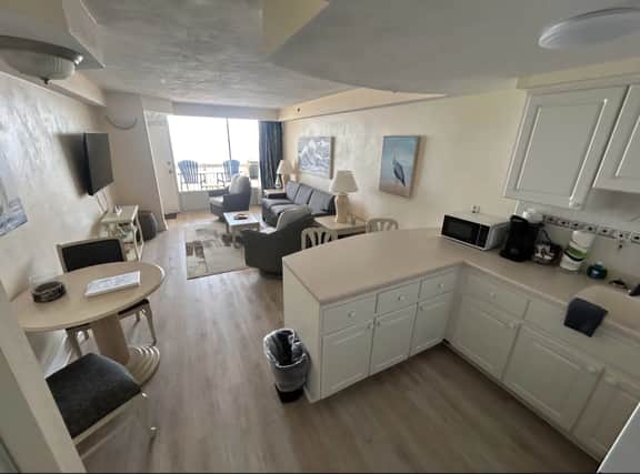 Spacious 1bdrm direct oceanfront w/private balcony - Image 3