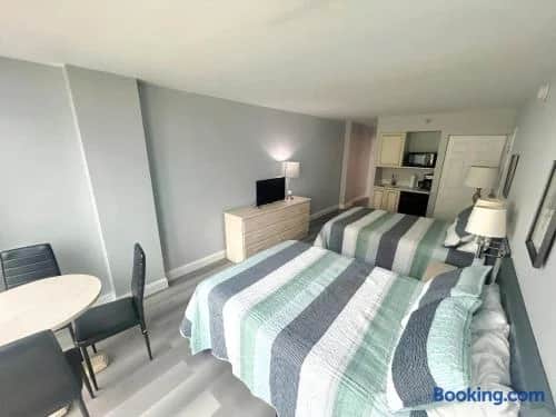 Oceanview Studio w/kitchen, pool, tiki bar - Image 2