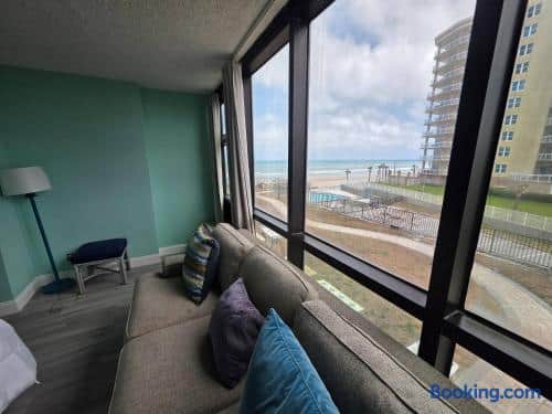 Adjoining studios w/kitchenettes, oceanview, pool - Image 5