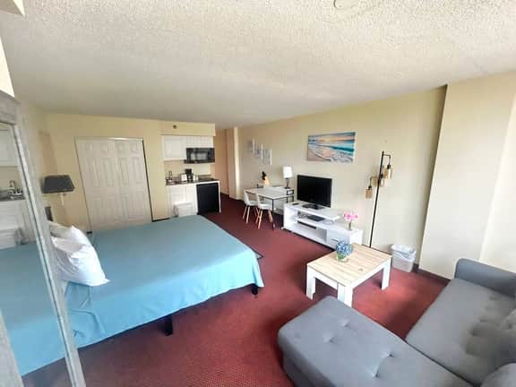Daytona Oceanview King Studio w/pool, tiki bar - Image 5