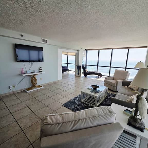 Penthouse Paradise ~ deluxe 2 bedroom 2 bathroom - Image 3
