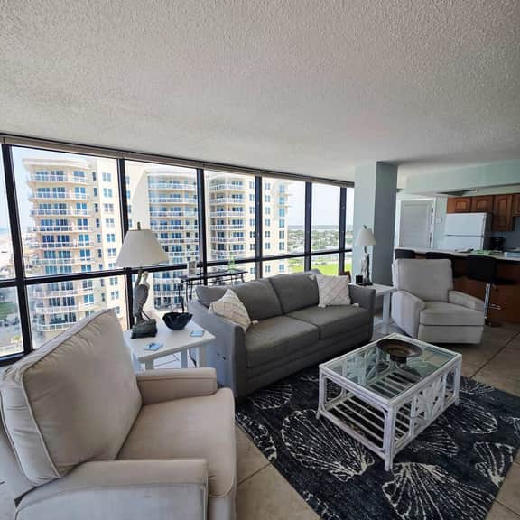 Penthouse Paradise ~ deluxe 2 bedroom 2 bathroom - Image 2
