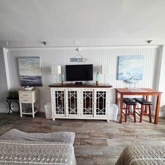 Sunrise Oceanfront 2 Full Studio w/kitchen & pool - Image 3