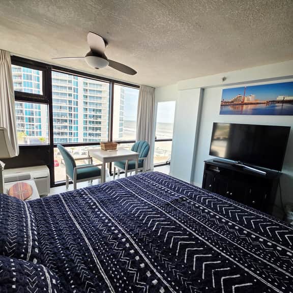 Cozy King Oceanview Studio w/pool & tiki bar - Image 2