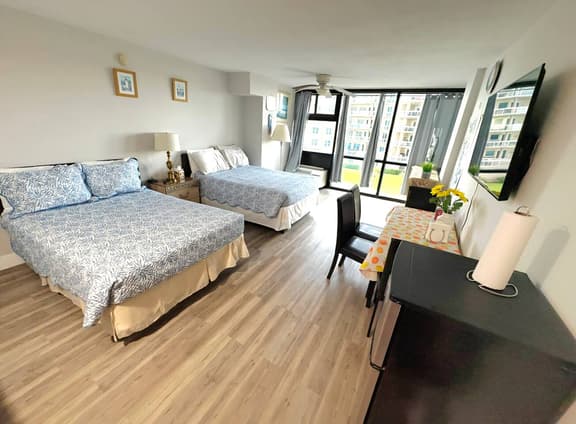 Oceanview Deluxe Studio w/pool & kitchenette - Image 1