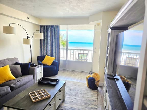 Direct Oceanfront 1 bedroom w/kitchen & balcony - Image 1